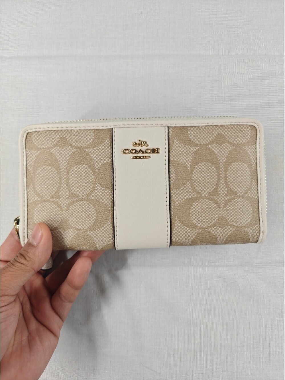 Coach F54630 Signature Zip Around Wallet Light Khaki Chalk NWT $250 MSRP